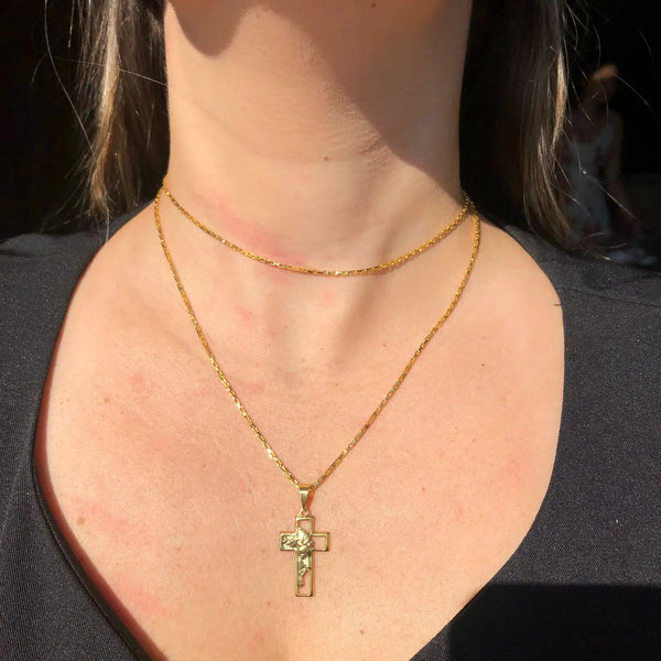 Colar Feminino com Pingente de Cruz e Face de Jesus Folheado em Ouro 18k